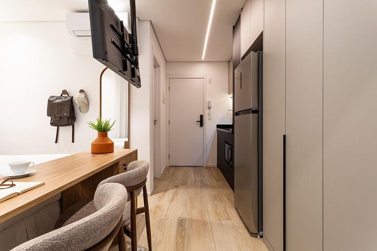 São Paulo Jardim PaulistaのBuilding Alameda Jaú - viva - 1521297のアパートメントにある、モダンな家具を備えたエレガントなデザインのリビングルーム