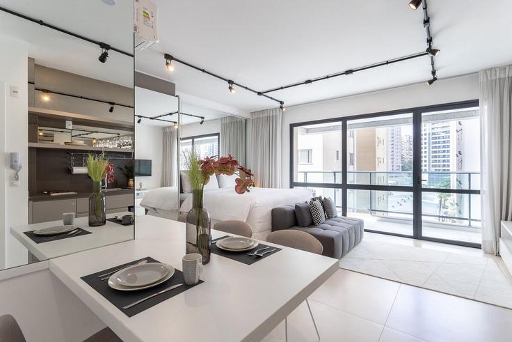 Elegante sala de estar con mobiliario moderno en un apartamento en Building Rua Comendador Miguel Calfat - viva - 1521134 en Vila Nova Conceição, São Paulo