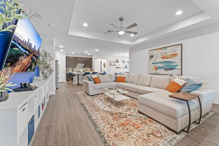 Austin AustinのBuilding Donnelley Drive - vivant - 1462742のアパートメントにある、モダンな家具を備えたエレガントなデザインのリビングルーム