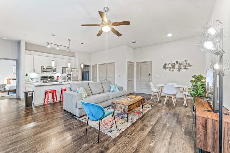 Elegantly designed living room with modern furnishings in an apartment at Building Grove Boulevard - vivant - 1462811 in Austin, Austin