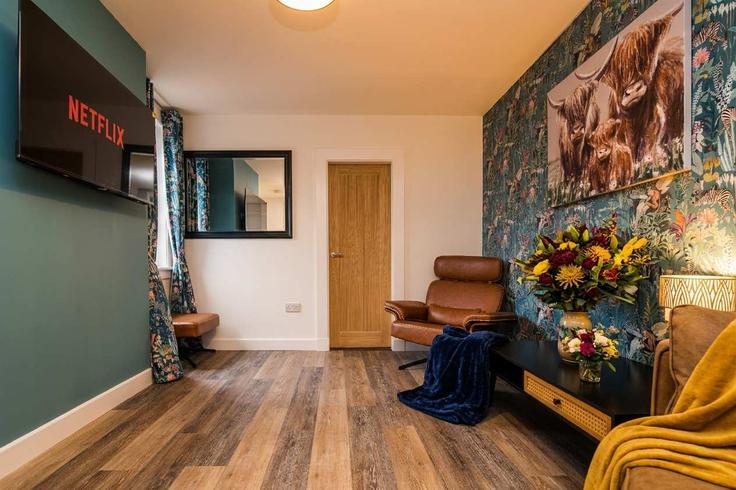 Building Preston Crescent - vivi-stays - 1494677 adresindeki bir dairede modern mobilyalarla zarif bir şekilde tasarlanmış oturma odası Prestonpans, Prestonpans