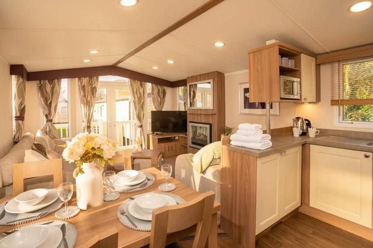Elegant gestaltetes Wohnzimmer mit moderner Einrichtung in einer Wohnung im Building Prestonpans - vivi-stays - 1521901 in Cockenzie and Port Seton, Prestonpans Elegant gestaltetes Wohnzimmer mit moderner Einrichtung in einer Wohnung im Building Prestonpans - vivi-stays - 1521901 in Cockenzie and Port Seton, Prestonpans