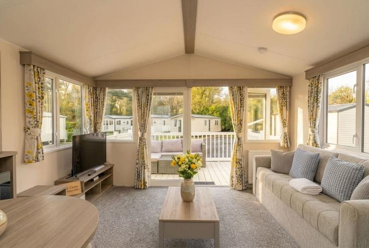 Sala de estar elegantemente projetada com móveis modernos em um apartamento no Building Prestonpans - vivi-stays - 1521904 em Cockenzie and Port Seton, Prestonpans Sala de estar elegantemente projetada com móveis modernos em um apartamento no Building Prestonpans - vivi-stays - 1521904 em Cockenzie and Port Seton, Prestonpans
