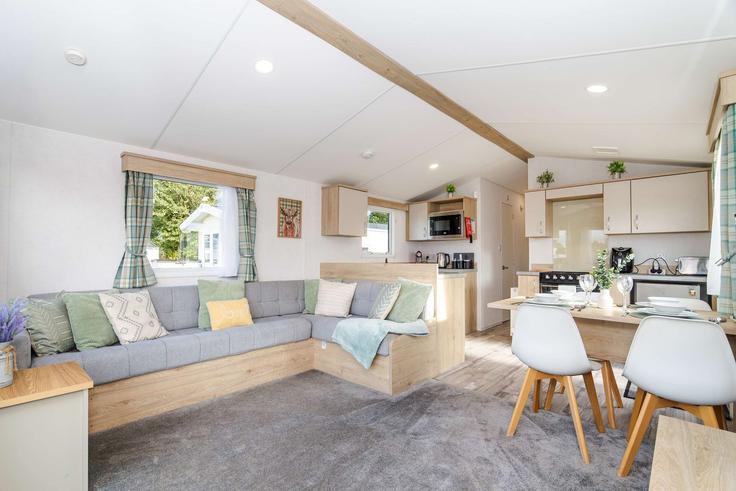 Sala de estar elegantemente projetada com móveis modernos em um apartamento no Building Links Road - vivi-stays - 1521906 em Cockenzie and Port Seton, Prestonpans Sala de estar elegantemente projetada com móveis modernos em um apartamento no Building Links Road - vivi-stays - 1521906 em Cockenzie and Port Seton, Prestonpans