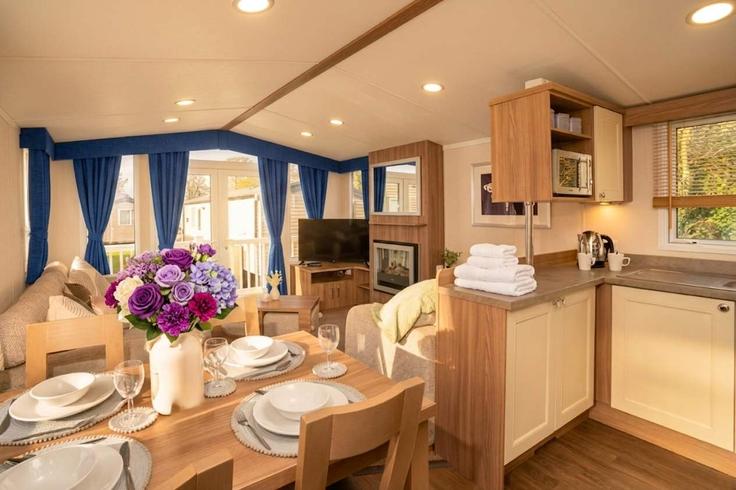 Sala de estar elegantemente projetada com móveis modernos em um apartamento no Building Prestonpans - vivi-stays - 1522241 em Cockenzie and Port Seton, Prestonpans Sala de estar elegantemente projetada com móveis modernos em um apartamento no Building Prestonpans - vivi-stays - 1522241 em Cockenzie and Port Seton, Prestonpans