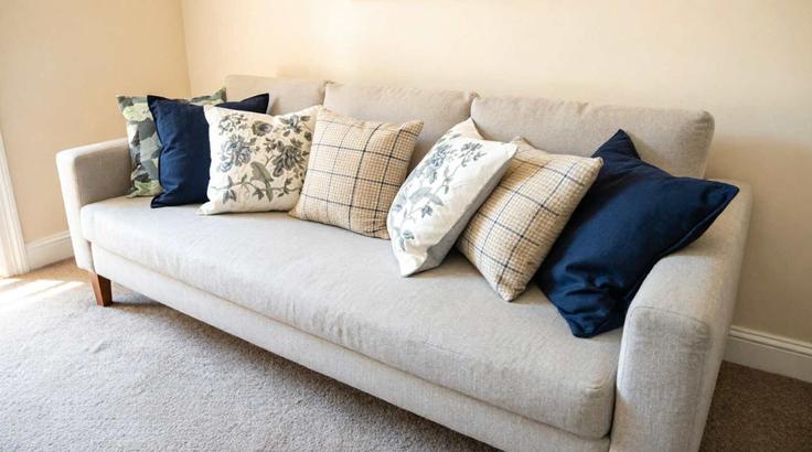 Elegant gestaltetes Wohnzimmer mit moderner Einrichtung in einer Wohnung im Building Breadalbane Terrace - vivi-stays - 1540951 in Gorgie/Dalry, Edinburgh Elegant gestaltetes Wohnzimmer mit moderner Einrichtung in einer Wohnung im Building Breadalbane Terrace - vivi-stays - 1540951 in Gorgie/Dalry, Edinburgh