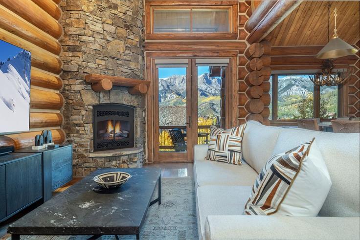 Elegant gestaltetes Wohnzimmer mit moderner Einrichtung in einer Wohnung im Building Ridgeline Drive - vivid-vacation-rentals - 1647203 in Mountain Village, Mountain Village Elegant gestaltetes Wohnzimmer mit moderner Einrichtung in einer Wohnung im Building Ridgeline Drive - vivid-vacation-rentals - 1647203 in Mountain Village, Mountain Village