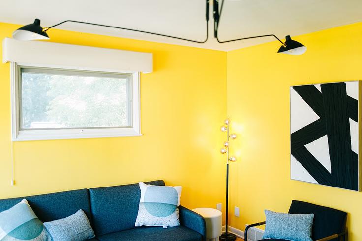 Building Hermina Street - voyageur-stays - 1623243 adresindeki bir dairede modern mobilyalarla zarif bir şekilde tasarlanmış oturma odası Madison, Madison Building Hermina Street - voyageur-stays - 1623243 adresindeki bir dairede modern mobilyalarla zarif bir şekilde tasarlanmış oturma odası Madison, Madison