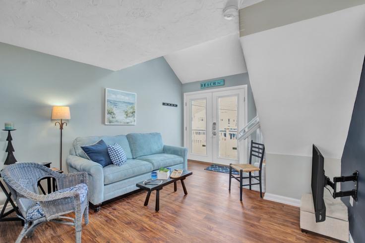 Hampton, Hampton에 위치한 Building Island Path - warm-welcome - 1639464 유닛의 세련된 인테리어가 돋보이는 거실 Hampton, Hampton에 위치한 Building Island Path - warm-welcome - 1639464 유닛의 세련된 인테리어가 돋보이는 거실