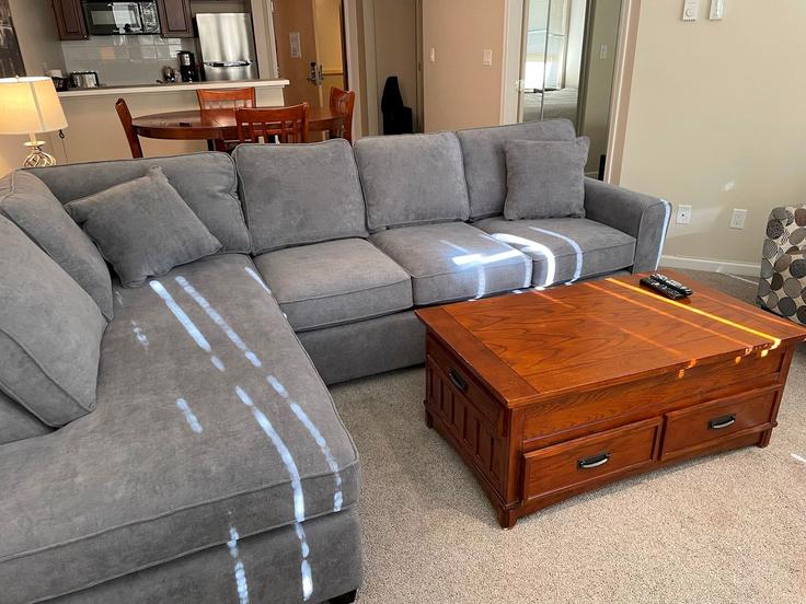 Elegant gestaltetes Wohnzimmer mit moderner Einrichtung in einer Wohnung im Building Main Street - wb-vacation-rentals - 1645773 in Whistler, Whistler Elegant gestaltetes Wohnzimmer mit moderner Einrichtung in einer Wohnung im Building Main Street - wb-vacation-rentals - 1645773 in Whistler, Whistler