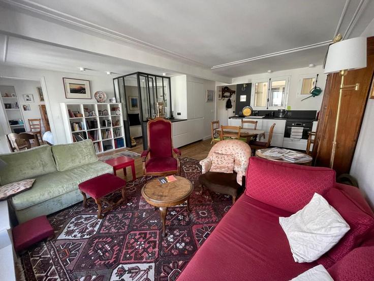 Elegant gestaltetes Wohnzimmer mit moderner Einrichtung in einer Wohnung im Building Rue de Montyon - we-host - 1496252 in 9th arrondissement, Paris Elegant gestaltetes Wohnzimmer mit moderner Einrichtung in einer Wohnung im Building Rue de Montyon - we-host - 1496252 in 9th arrondissement, Paris