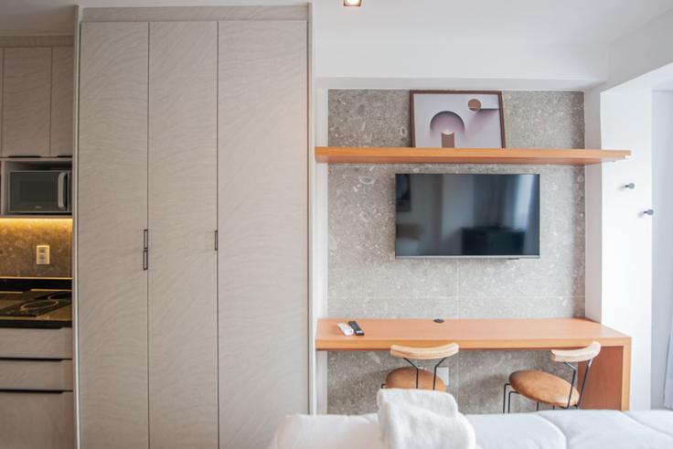Salle de séjour élégante avec mobilier moderne dans un appartement à Building Avenida Nove de Julho - wecare-hosting - 1559137 à Jardim Paulista, São Paulo Salle de séjour élégante avec mobilier moderne dans un appartement à Building Avenida Nove de Julho - wecare-hosting - 1559137 à Jardim Paulista, São Paulo