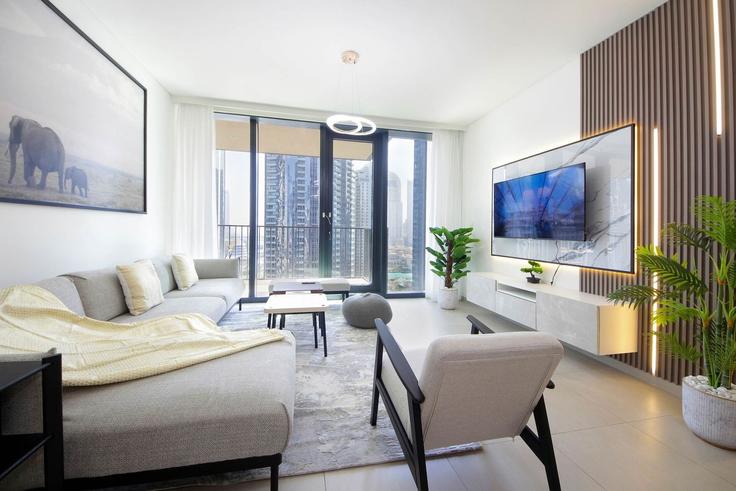 Salle de séjour élégante avec mobilier moderne dans un appartement à Building BOULEVARD STREET , DOWNTOWN - wecation-holiday-homes - 1497042 à Burj Khalifa, Dubai