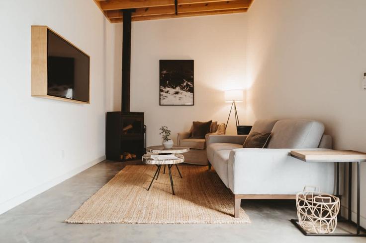 Bentonville, Bentonville에 위치한 Building Hook Street - weekender-management - 1363341 아파트의 세련된 인테리어가 돋보이는 거실