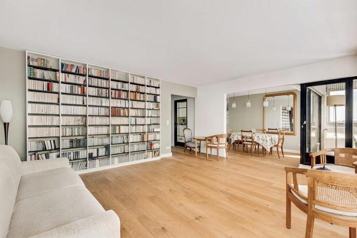 Salle de séjour élégante avec mobilier moderne dans un appartement à Building Rue de Silly - wehost - 1364769 à Boulogne-Billancourt, Boulogne-Billancourt Salle de séjour élégante avec mobilier moderne dans un appartement à Building Rue de Silly - wehost - 1364769 à Boulogne-Billancourt, Boulogne-Billancourt