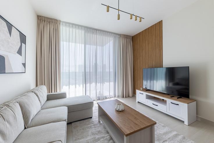 Elegante sala de estar con mobiliario moderno en un apartamento en Building Tariaq Bedon Esm - welcome-home - 1506345 en Al Barsha South Fourth, Dubai