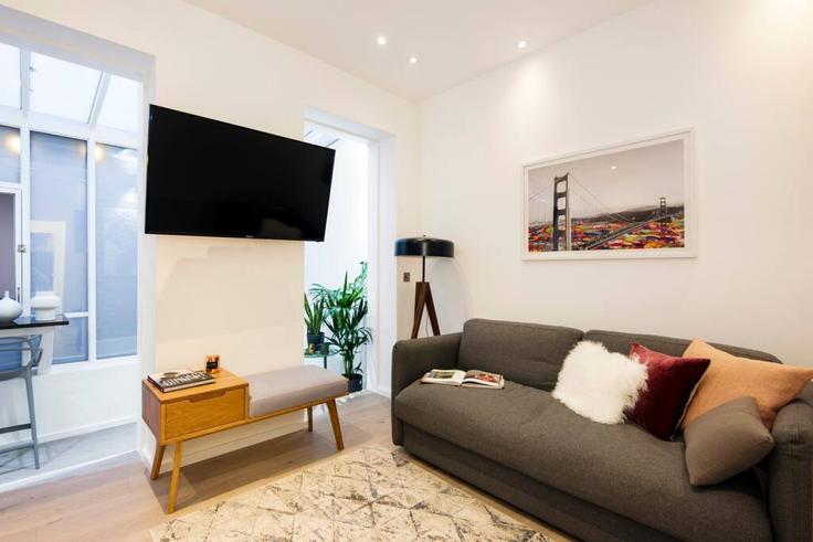 Salle de séjour élégante avec mobilier moderne dans un appartement à Building Monmouth Street - welcome-london-ltd - 1511445 à City of Westminster, London