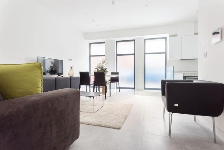 Elegant gestaltetes Wohnzimmer mit moderner Einrichtung in einer Wohnung im Building York Buildings - welcome-london-ltd - 1511452 in City of Westminster, London