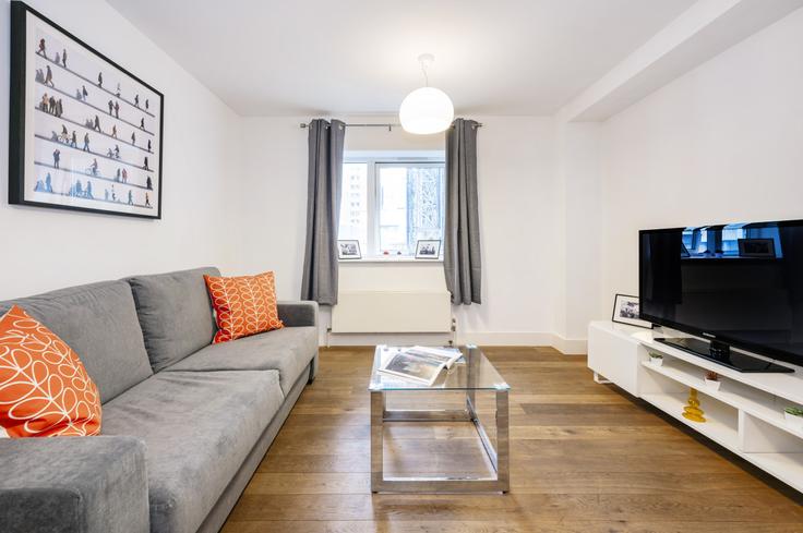 Elegant gestaltetes Wohnzimmer mit moderner Einrichtung in einer Wohnung im Building West Central Street - welcome-london-ltd - 1511460 in London Borough of Camden, London Elegant gestaltetes Wohnzimmer mit moderner Einrichtung in einer Wohnung im Building West Central Street - welcome-london-ltd - 1511460 in London Borough of Camden, London