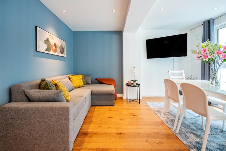 Salle de séjour élégante avec mobilier moderne dans un appartement à Building Shelton Street - welcome-london-ltd - 1511462 à City of Westminster, London