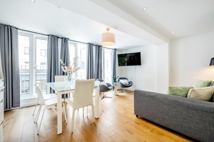 City of Westminster, London에 위치한 Building Shelton Street - welcome-london-ltd - 1511463 유닛의 세련된 인테리어가 돋보이는 거실