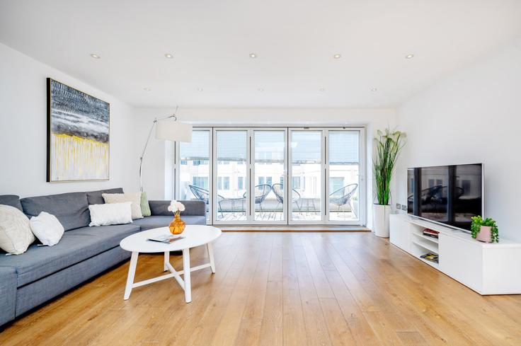 Salle de séjour élégante avec mobilier moderne dans un appartement à Building Shelton Street - welcome-london-ltd - 1511464 à City of Westminster, London