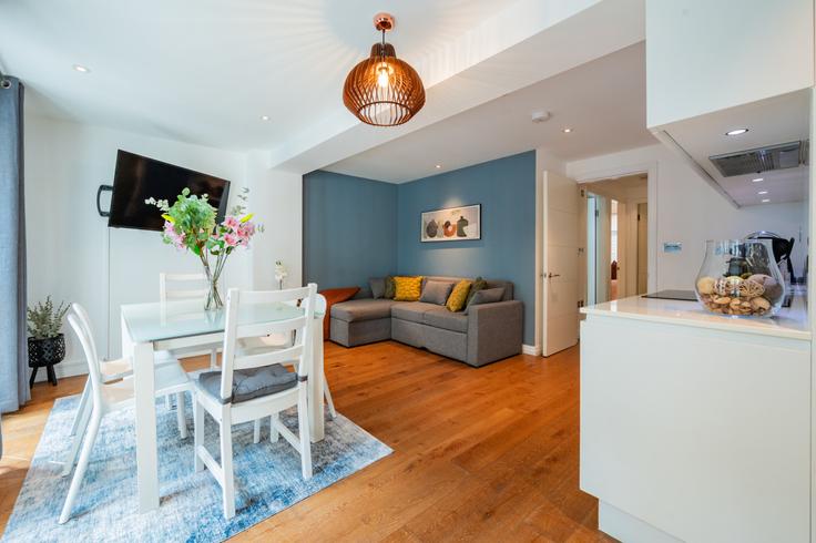 Salle de séjour élégante avec mobilier moderne dans un appartement à Building Shelton Street - welcome-london-ltd - 1511502 à City of Westminster, London