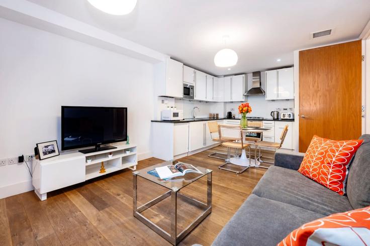 Elegant gestaltetes Wohnzimmer mit moderner Einrichtung in einer Wohnung im Building West Central Street - welcome-london-ltd - 1511512 in London Borough of Camden, London Elegant gestaltetes Wohnzimmer mit moderner Einrichtung in einer Wohnung im Building West Central Street - welcome-london-ltd - 1511512 in London Borough of Camden, London