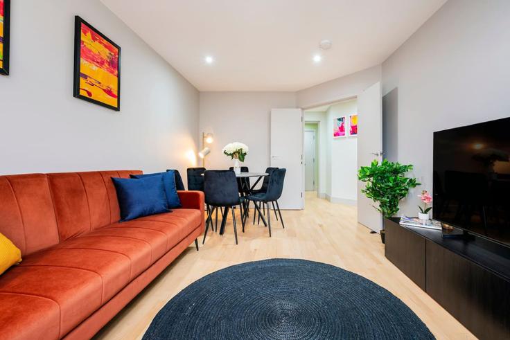 Elegante sala de estar con mobiliario moderno en un apartamento en Building Saint Martin's Lane - welcome-london-ltd - 1511523 en City of Westminster, London Elegante sala de estar con mobiliario moderno en un apartamento en Building Saint Martin's Lane - welcome-london-ltd - 1511523 en City of Westminster, London