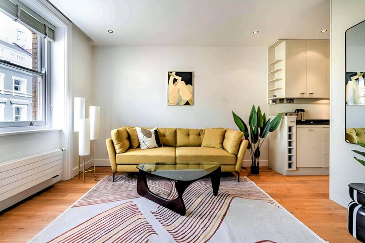 Elegante sala de estar con mobiliario moderno en un apartamento en Building King Street - welcome-london-ltd - 1511562 en City of Westminster, London Elegante sala de estar con mobiliario moderno en un apartamento en Building King Street - welcome-london-ltd - 1511562 en City of Westminster, London