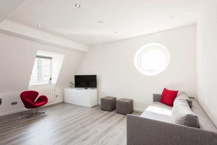 Elegante sala de estar con mobiliario moderno en un apartamento en Building Dufour's Place - welcome-london-ltd - 1514100 en City of Westminster, London Elegante sala de estar con mobiliario moderno en un apartamento en Building Dufour's Place - welcome-london-ltd - 1514100 en City of Westminster, London