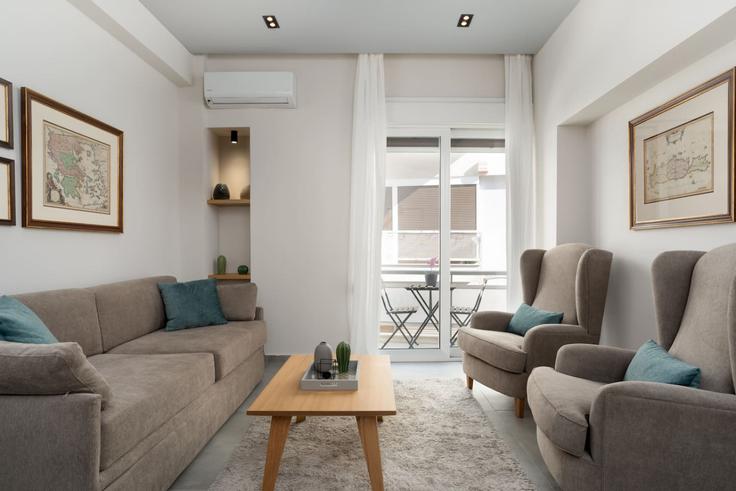 Elegante sala de estar con mobiliario moderno en un apartamento en Building Dedalou - welcomehost - 1223142 - ATH en Central Athens, Athens Elegante sala de estar con mobiliario moderno en un apartamento en Building Dedalou - welcomehost - 1223142 - ATH en Central Athens, Athens