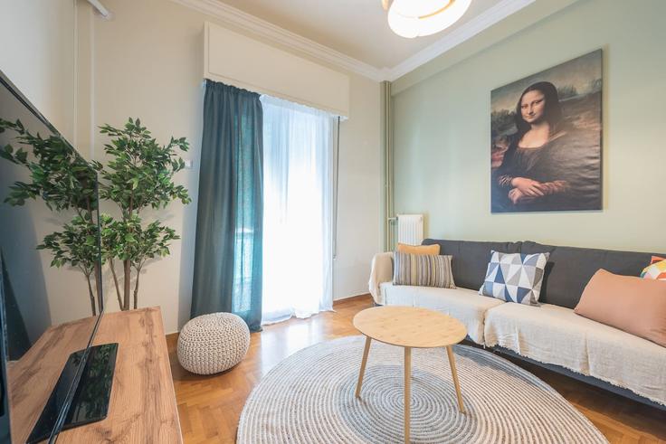 Elegant gestaltetes Wohnzimmer mit moderner Einrichtung in einer Wohnung im Building Dimitrakopoulou - welcomehost - 1223151 - ATH in Central Athens, Athens Elegant gestaltetes Wohnzimmer mit moderner Einrichtung in einer Wohnung im Building Dimitrakopoulou - welcomehost - 1223151 - ATH in Central Athens, Athens