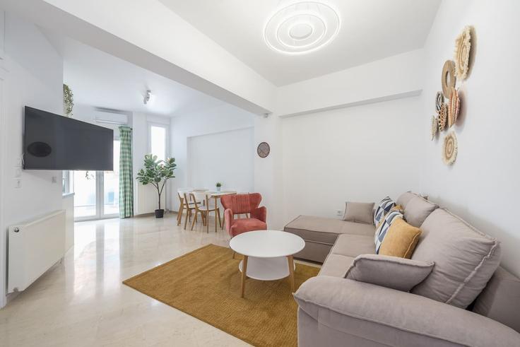 Athens PiraeusのBuilding Aristofanous - welcomehost - 1223185 - ATHのアパートメントにある、モダンな家具を備えたエレガントなデザインのリビングルーム Athens PiraeusのBuilding Aristofanous - welcomehost - 1223185 - ATHのアパートメントにある、モダンな家具を備えたエレガントなデザインのリビングルーム