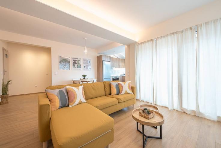 Central Athens, Athens에 위치한 Building Athinas - welcomehost - 1223195 - ATH 아파트의 세련된 인테리어가 돋보이는 거실