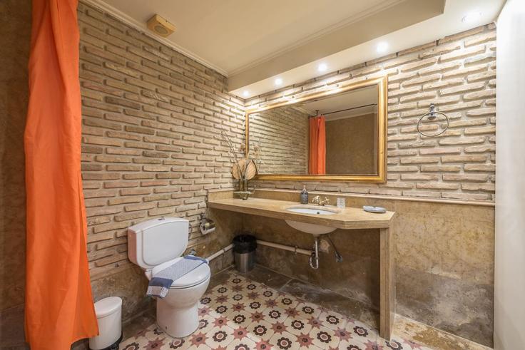 Central Athens, Athens의 Building Pigmalionos - welcomehost - 1251265 - ATH에 위치한 세련되고 감각적으로 디자인된 욕실