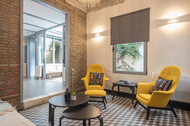Athens Central AthensのBuilding Makri - welcomehost - 1531740のアパートメントにある、モダンな家具を備えたエレガントなデザインのリビングルーム Athens Central AthensのBuilding Makri - welcomehost - 1531740のアパートメントにある、モダンな家具を備えたエレガントなデザインのリビングルーム