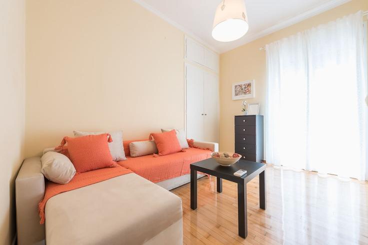 Salle de séjour élégante avec mobilier moderne dans un appartement à Building Agias Irinis - welcomehost - 1223104 - ATH à Central Athens, Athens