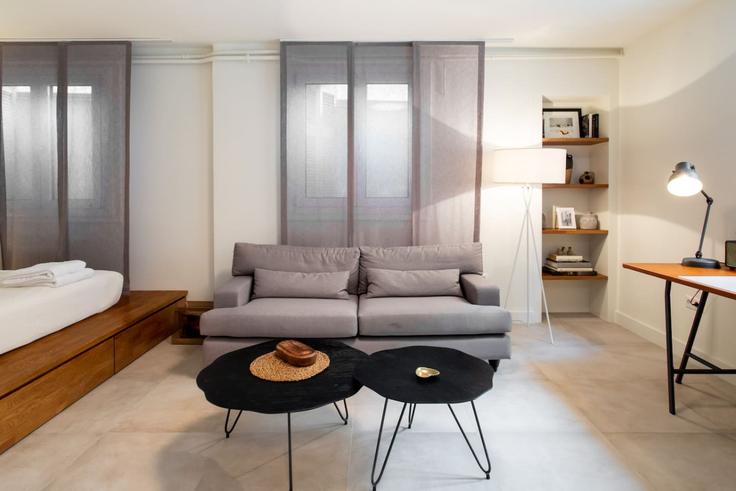 Central Athens, Athens 소재 Building Kariatidon - welcomehost - 1223113 - ATH 유닛에 마련된, 현대적인 가구로 꾸며진 우아한 디자인의 거실 Central Athens, Athens 소재 Building Kariatidon - welcomehost - 1223113 - ATH 유닛에 마련된, 현대적인 가구로 꾸며진 우아한 디자인의 거실