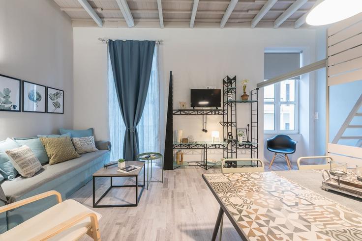 Building Agias Filotheis - welcomehost - 1223117 - ATH adresindeki bir dairede modern mobilyalarla zarif bir şekilde tasarlanmış oturma odası Central Athens, Athens