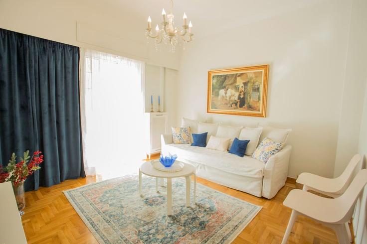 Central Athens, Athens 소재 Building Misaraliotou - welcomehost - 1223135 - ATH 유닛에 마련된, 현대적인 가구로 꾸며진 우아한 디자인의 거실 Central Athens, Athens 소재 Building Misaraliotou - welcomehost - 1223135 - ATH 유닛에 마련된, 현대적인 가구로 꾸며진 우아한 디자인의 거실