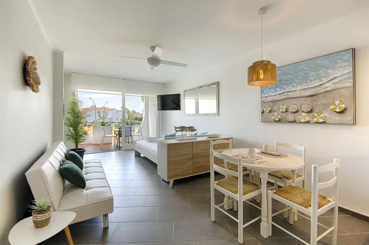 Empuriabrava, Empuriabrava에 위치한 Building Avinguda d'Europa - welcs - 1328222 유닛의 세련된 인테리어가 돋보이는 거실