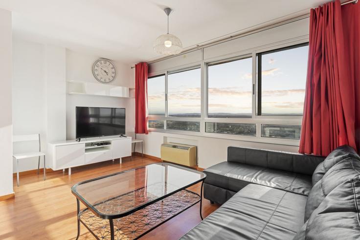 Salle de séjour élégante avec mobilier moderne dans un appartement à Building Carrer Poblat Tipic-Edifici Nausica - welcs - 1328258 à Empuriabrava, Empuriabrava