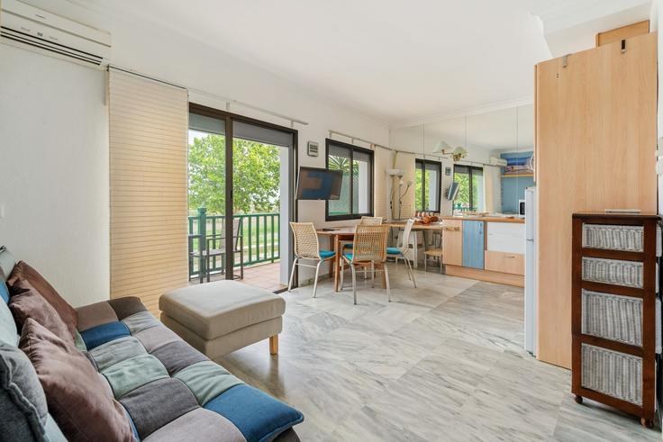 Empuriabrava, Empuriabrava에 위치한 Building Carrer del Xaloc - welcs - 1328230 아파트의 세련된 인테리어가 돋보이는 거실