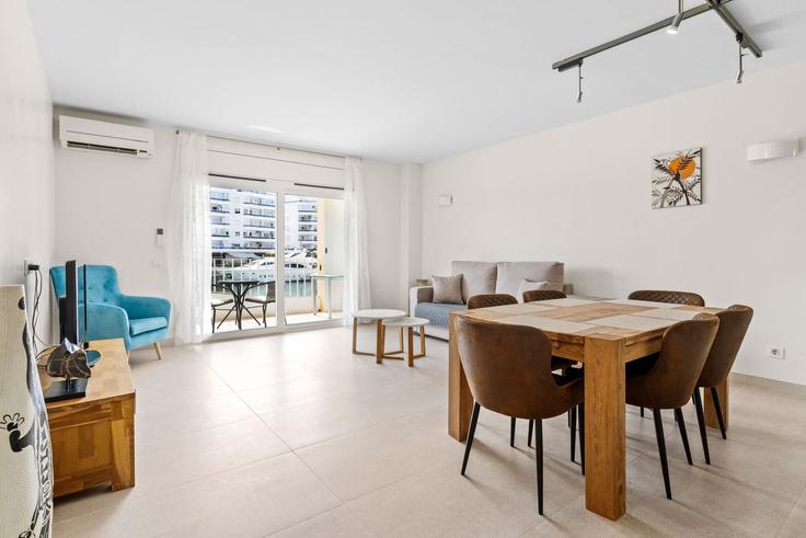 Salle de séjour élégante avec mobilier moderne dans un appartement à Building Carrer Cavall de Mar - welcs - 1328196 à Empuriabrava, Empuriabrava Salle de séjour élégante avec mobilier moderne dans un appartement à Building Carrer Cavall de Mar - welcs - 1328196 à Empuriabrava, Empuriabrava