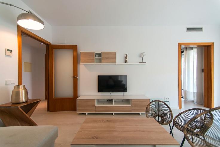 Elegante sala de estar con mobiliario moderno en un apartamento en Building Avinguda de Platja d'Aro - welcs - 1328293 en Castell-Platja d'Aro, Castell-Platja d'Aro