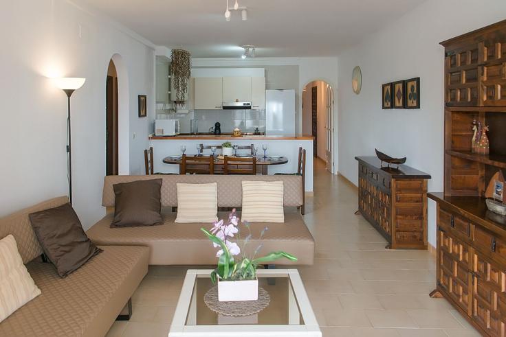 Salle de séjour élégante avec mobilier moderne dans un appartement à Building Carrer de la Valira - welcs - 1328301 à Empuriabrava, Empuriabrava Salle de séjour élégante avec mobilier moderne dans un appartement à Building Carrer de la Valira - welcs - 1328301 à Empuriabrava, Empuriabrava