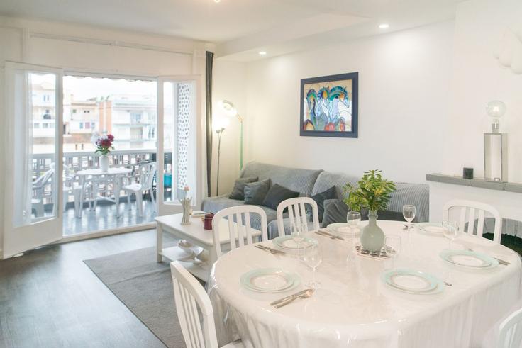 Salle de séjour élégante avec mobilier moderne dans un appartement à Building Carrer Port Empordà - welcs - 1328313 à Empuriabrava, Empuriabrava Salle de séjour élégante avec mobilier moderne dans un appartement à Building Carrer Port Empordà - welcs - 1328313 à Empuriabrava, Empuriabrava