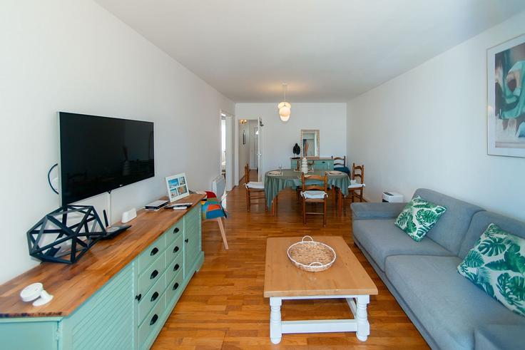 Salle de séjour élégante avec mobilier moderne dans un appartement à Building Carrer Poblat Típic-Gregal - welcs - 1328329 à Empuriabrava, Empuriabrava Salle de séjour élégante avec mobilier moderne dans un appartement à Building Carrer Poblat Típic-Gregal - welcs - 1328329 à Empuriabrava, Empuriabrava