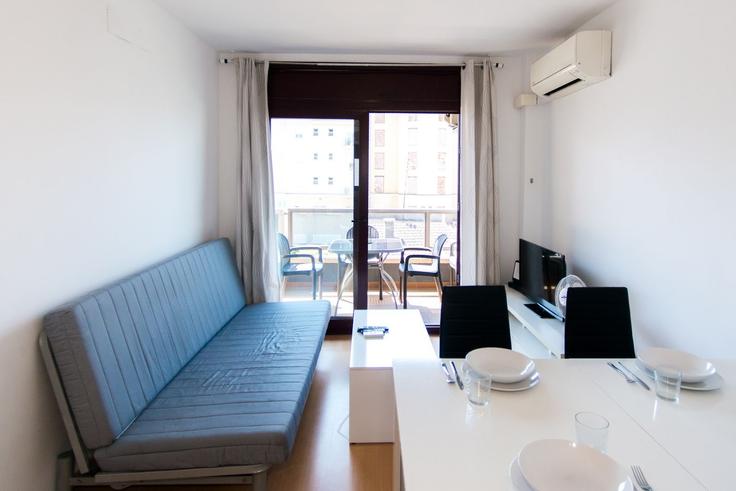 Salle de séjour élégante avec mobilier moderne dans un appartement à Building Carrer de Pedro Calderón de la Barca - welcs - 1328316 à Roses, Roses